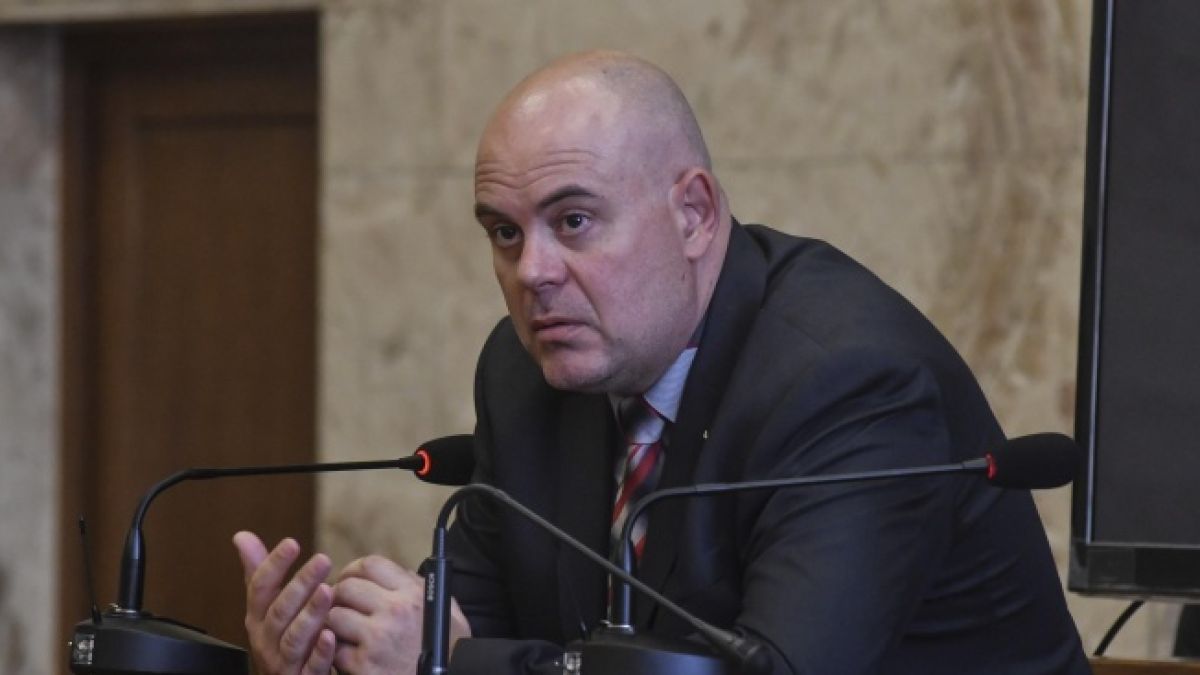 Прокурор Гешев с горещо разкритие за фирмата, в която работи хакерът Кристиян