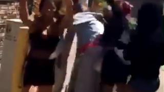 Ужасяващо ВИДЕО: Млади негърки бият на убиване момиче инвалид в Чикаго