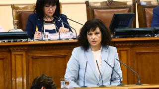 Дариткова попари БСП след проваления вот на недоверие