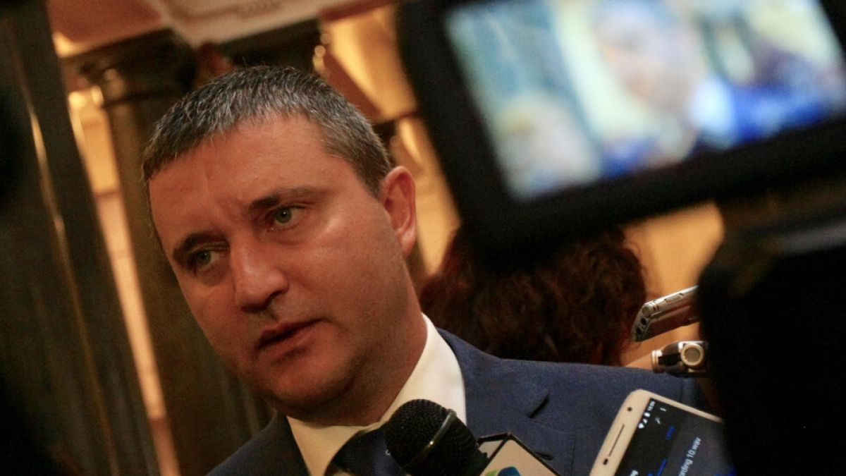 Извънредно! Горанов и Каракачанов отговориха на президента за F-16 ВИДЕО