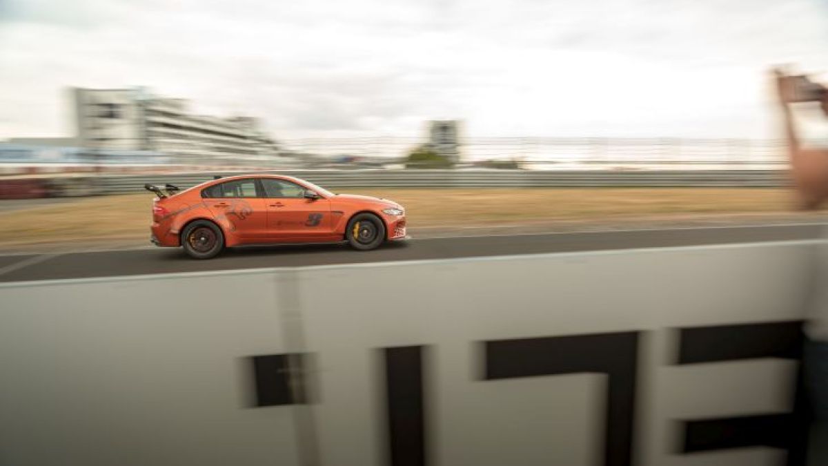 JAGUAR XE SV PROJECT 8 подобри собствения си рекорд на пистата NÜRBURGRING NORDSCHLEIFE