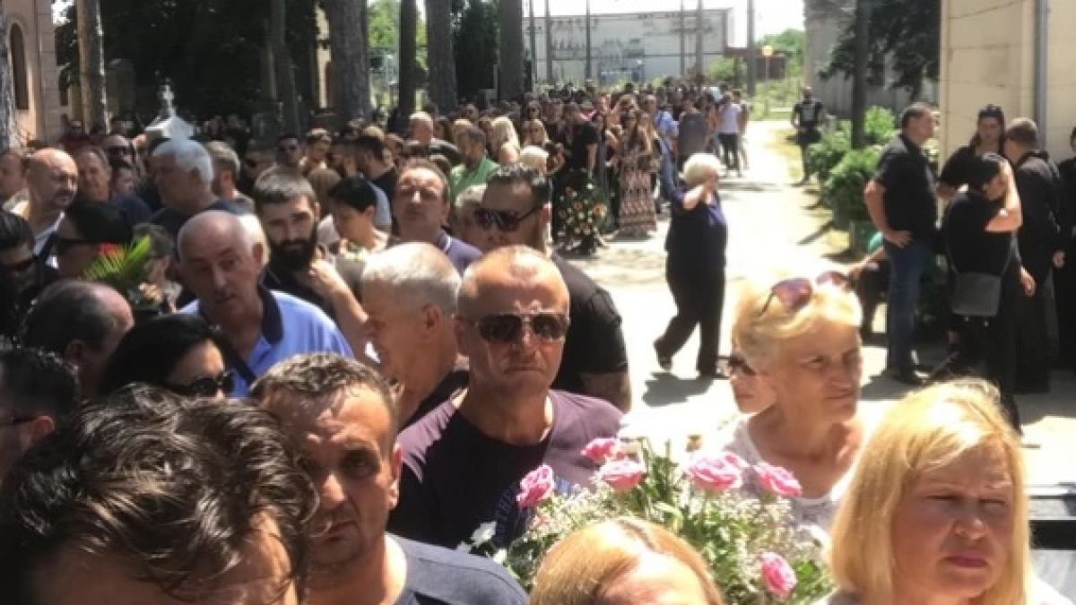 Десетки се стекоха на погребението на ослепителната Мис Сърбия СНИМКИ