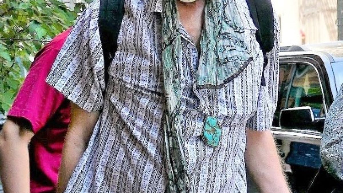 С дупка в гърлото: Появиха се шокиращи СНИМКИ на болния от рак Вал Килмър 