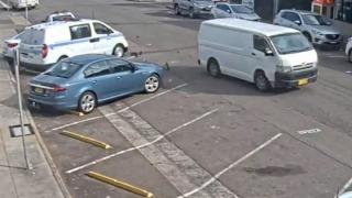 Загубеняк се вряза в патрулка, оказа се, че превозва... ВИДЕО