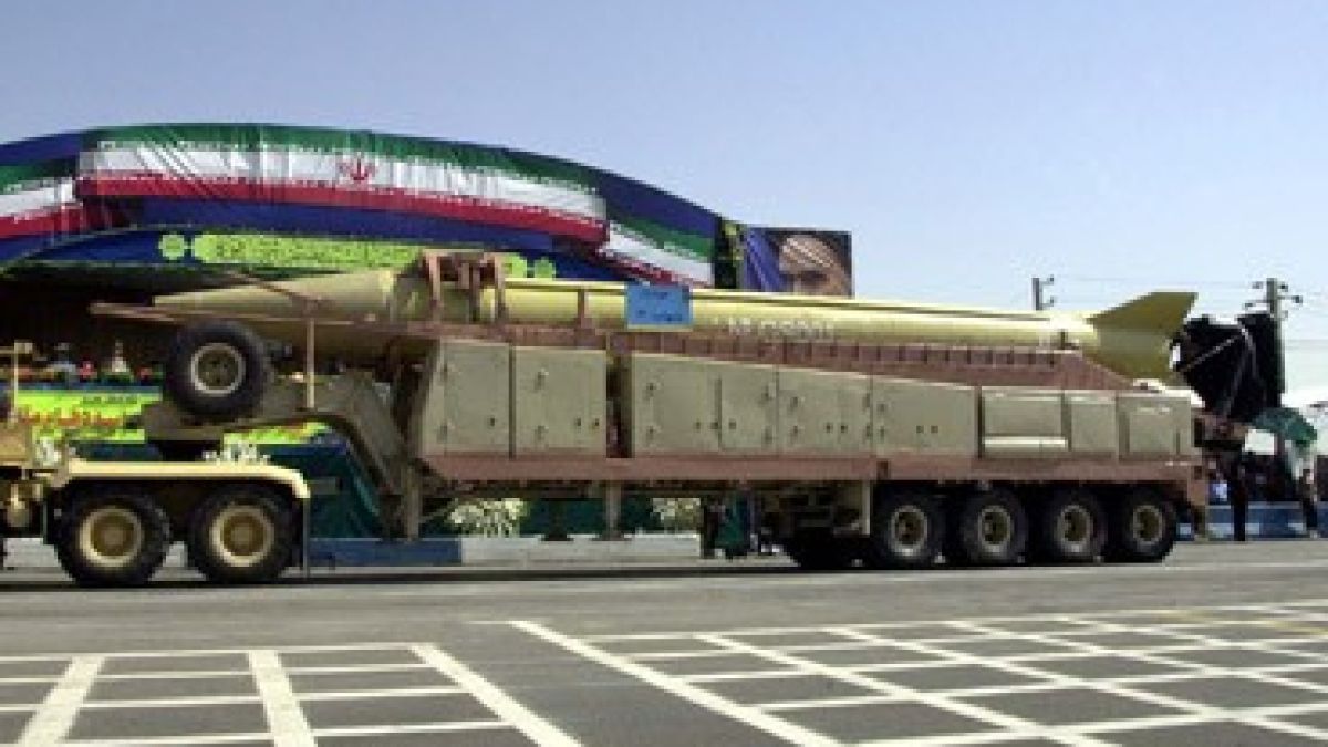 Иран тества балистичната ракета  Shahab-3 СНИМКИ