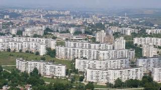 Цял блок в кв. "Дружба" плати на майстор много пари, а той им скрои номер