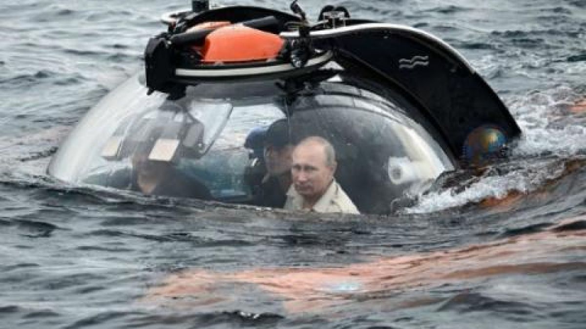 Путин се спусна с батискаф на дъното на Финския залив, за да... 