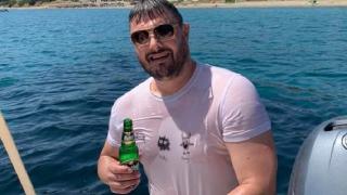 Няма да повярвате къде се плацикат Бареков и семейството му... СНИМКИ