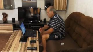 72-годишен влогър взриви страната с милиони почитатели ВИДЕО