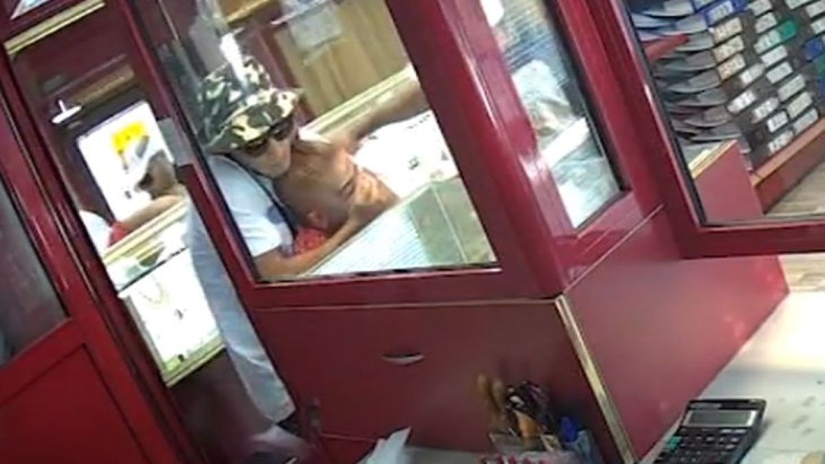 Брутално ВИДЕО как мутрите пребиват служителката в обраната заложна къща