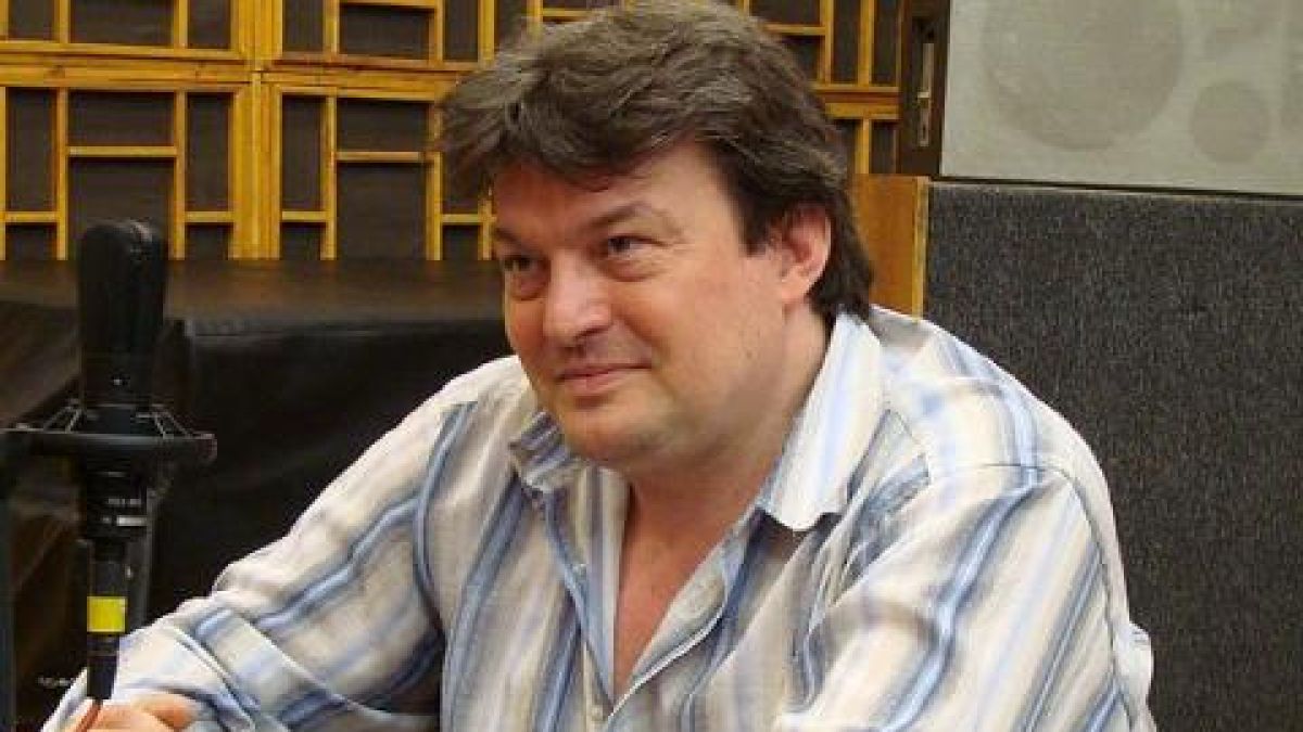 Известен наш актьор преби жестоко пенсионер, години наред бяга от закона!