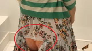 Скъсана пола оголи дупето на прочута моделка, над 2 милиона гледаха вече това ВИДЕО
