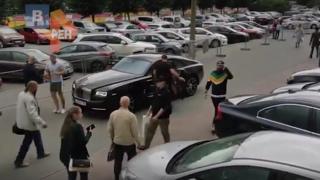 Мутри изскочиха от Rolls-Royce и пребиха буден гражданин ВИДЕО