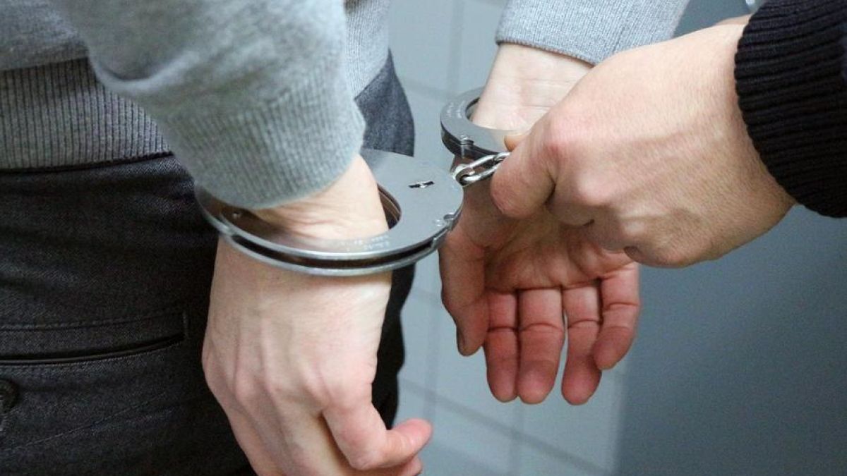 Ужасяващо: Мъж преби до смърт приятел на детска площадка ВИДЕО 18+