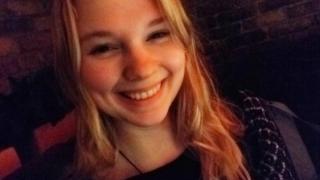 Руса красавица 2 години не си ми косата с шампоан, неузнаваема е сега