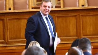 Каракачанов към управляващите в Скопие: Времето на тупане на топката приключи