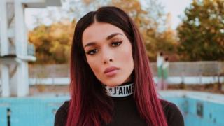 Садо-мазо СНИМКА 18+ на Диона взриви мрежата 