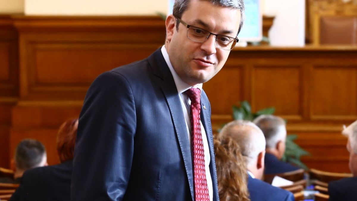 Тома Биков призова Васил Божков да...