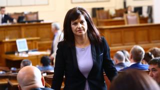 Дариткова разби БСП за мотивите им за вота на недоверие