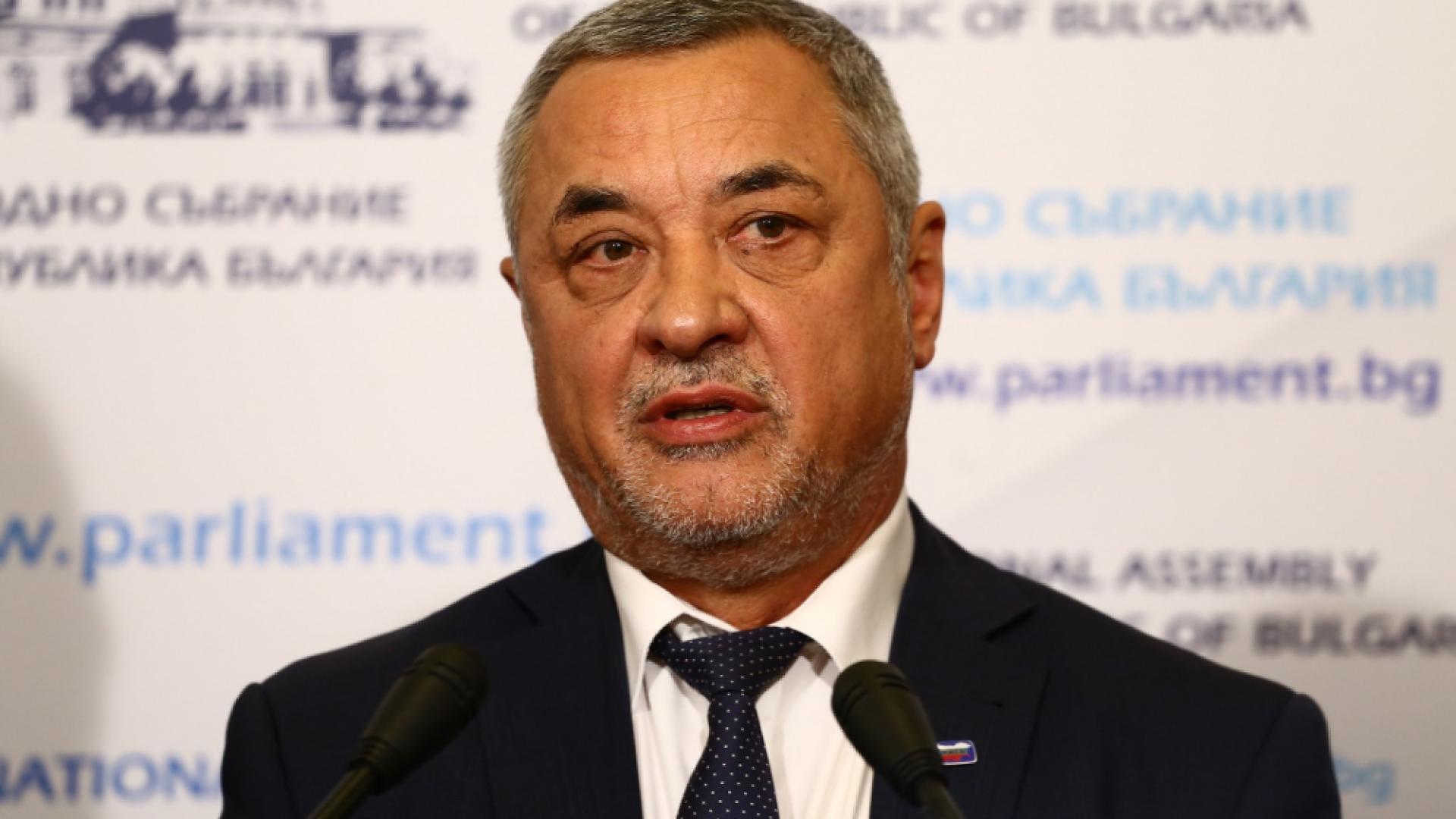 Валери Симеонов осветли гафовете на Радев