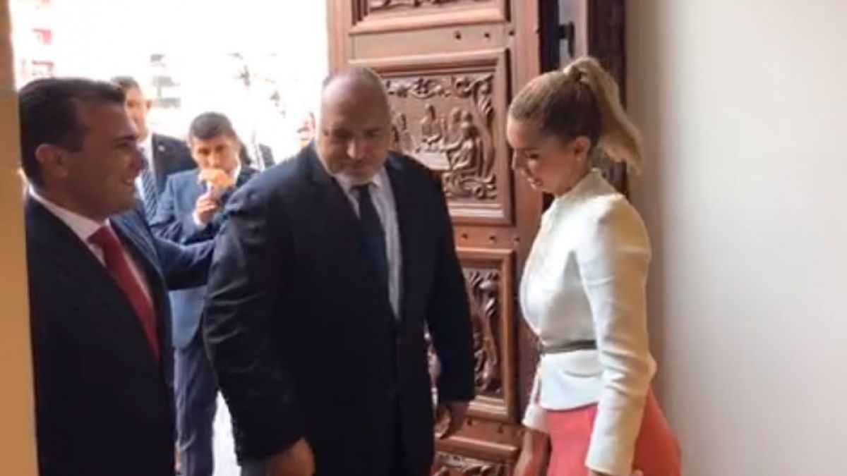 Борисов разцелува руса македонка и всички чуха какво ѝ каза ВИДЕО