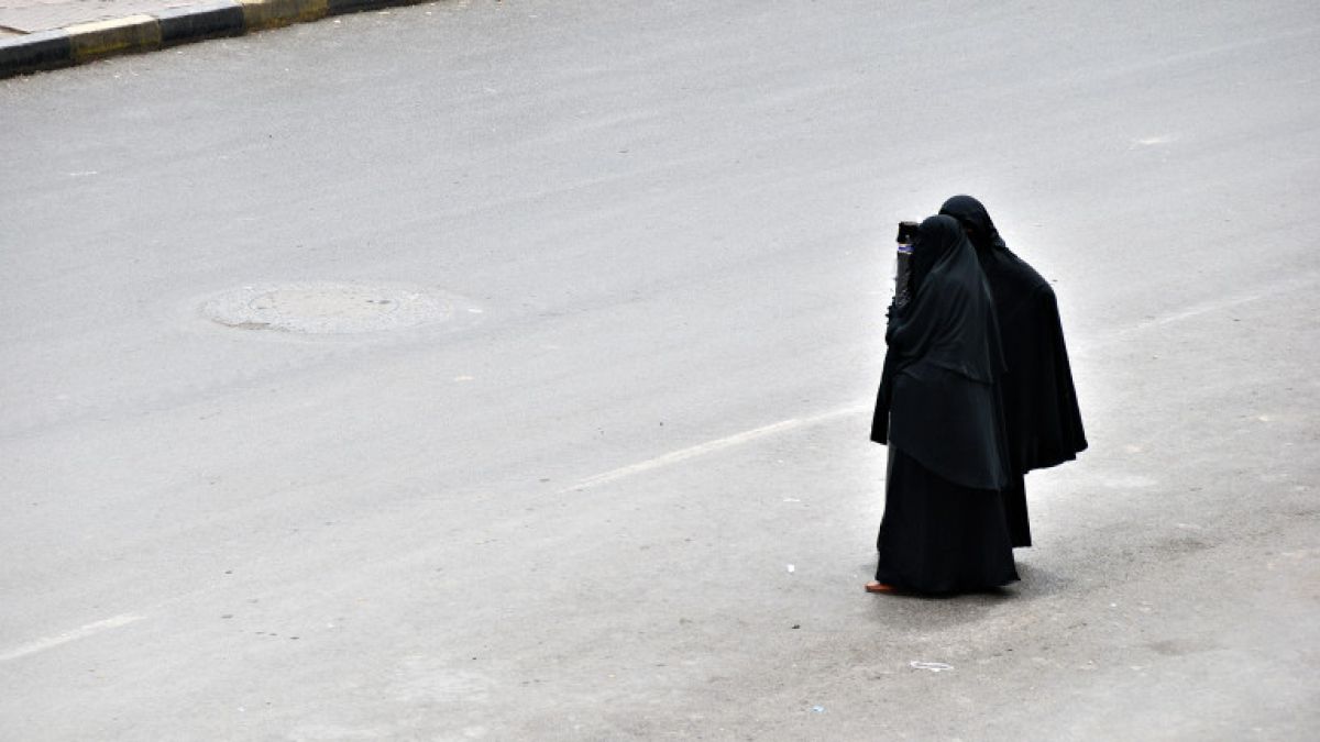В Холандията забраниха носенето на бурка 
