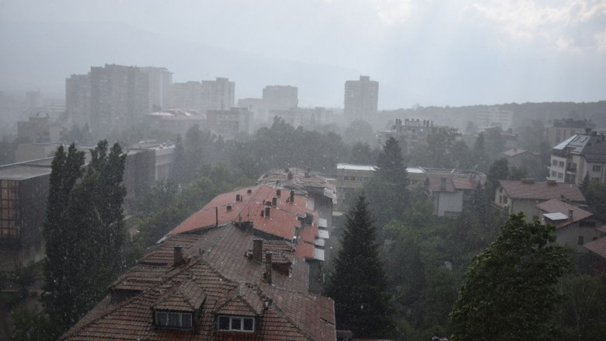 Още една гръмотевична буря удари София ВИДЕО