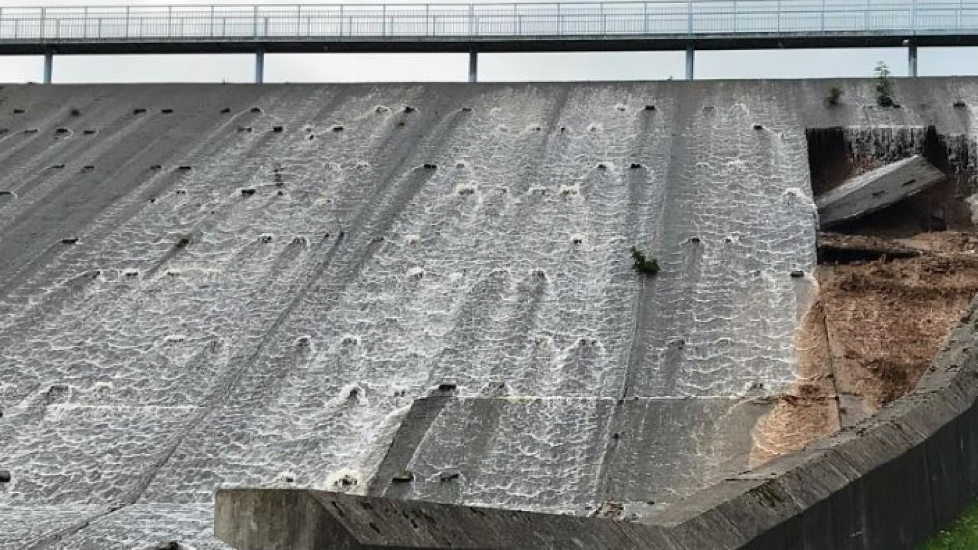 Евакуираха британски град, чакат воден апокалипсис ВИДЕО 