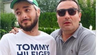 Рачков заформи бръчки и двойна гушка, красива брюнетка се оказа в ръцете му СНИМКИ
