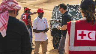 Експерти от Червения кръст тестваха прототипа на новия Land Rover Defender до предела на възможностите му