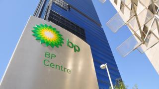 BP иска да зарежда китайски електрически автомобили