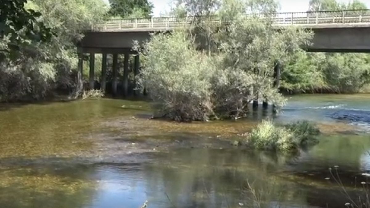 Спасените деца отишли на реката, за да не пречат при коленето на прасе