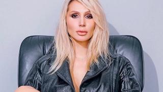 Млада секси певица пусна горещи разголени танци в мрежата ВИДЕО