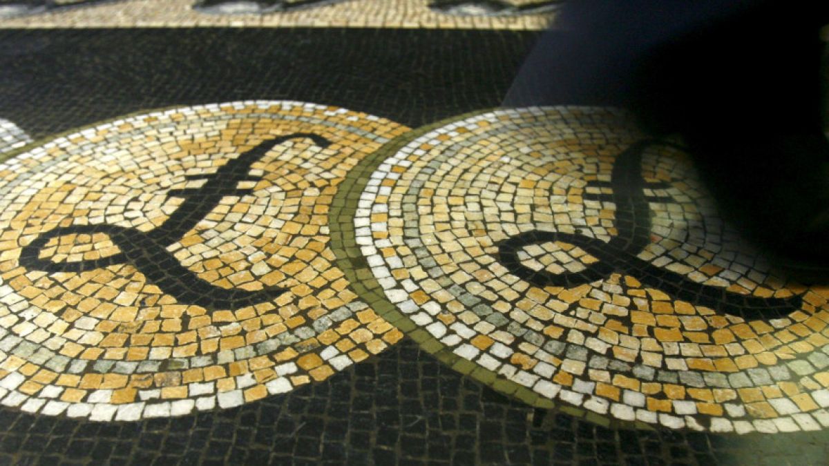 Bloomberg: При „твърд Брекзит“ паундът ще удари 34-годишно дъно