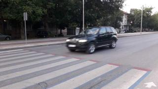 Безумие в Пловдив: Жена с баровски номер отърва джигит от КАТ СНИМКИ