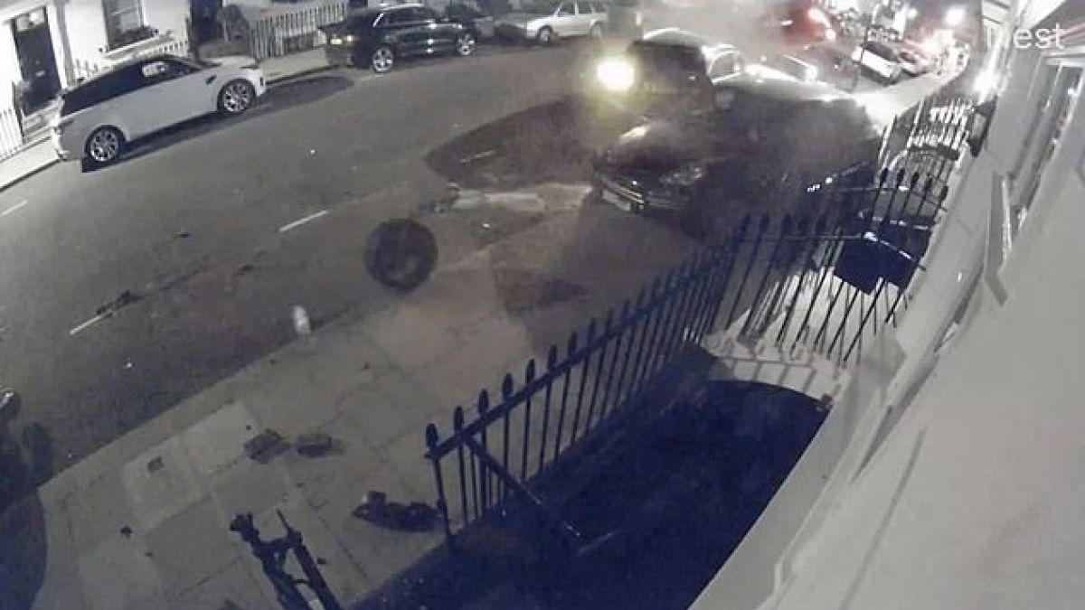 Пишлигар с Q7 помля скъпарски McLaren, Porsche и Bentley при зверска катастрофа ВИДЕО