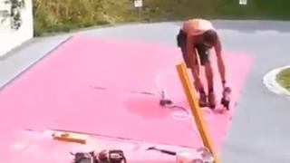 Деликатен строител измисли начин как да не пречи на оркестър ВИДЕО