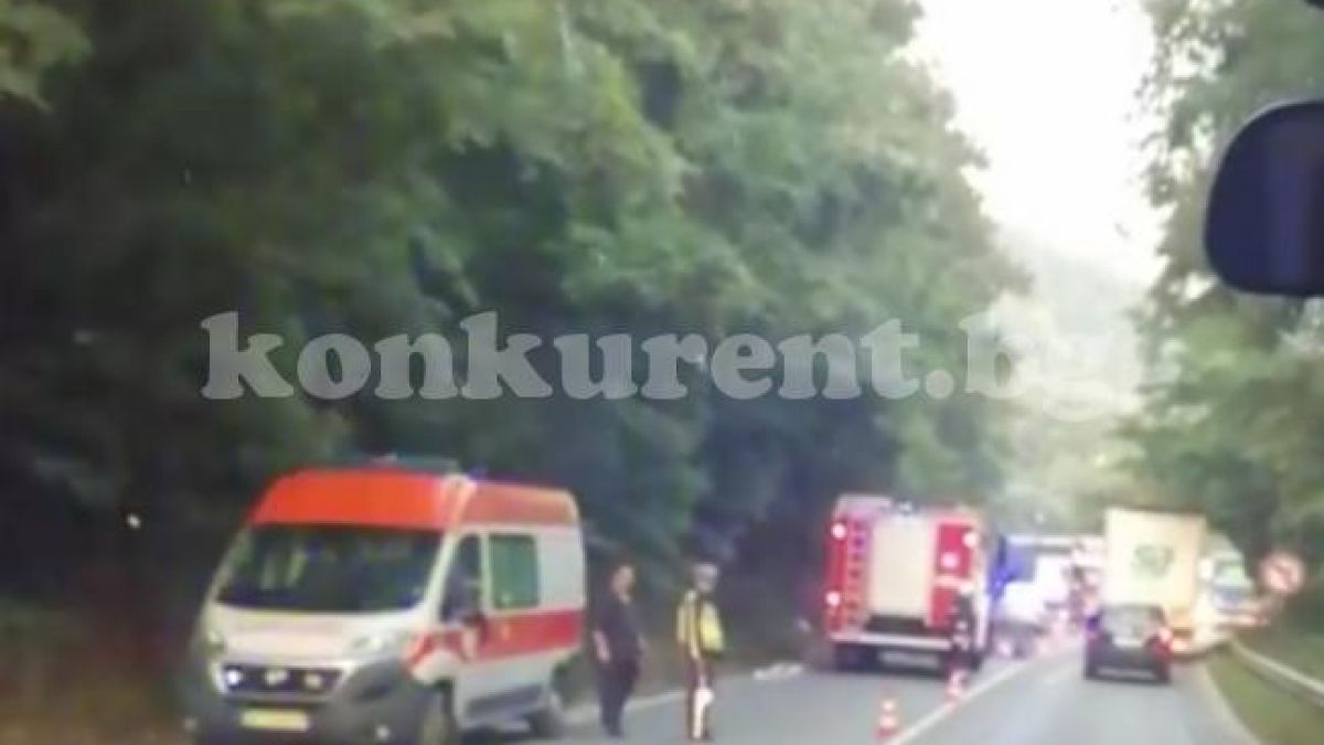 Кърваво меле с летовници на Е79, труп е покрит с чаршаф СНИМКИ