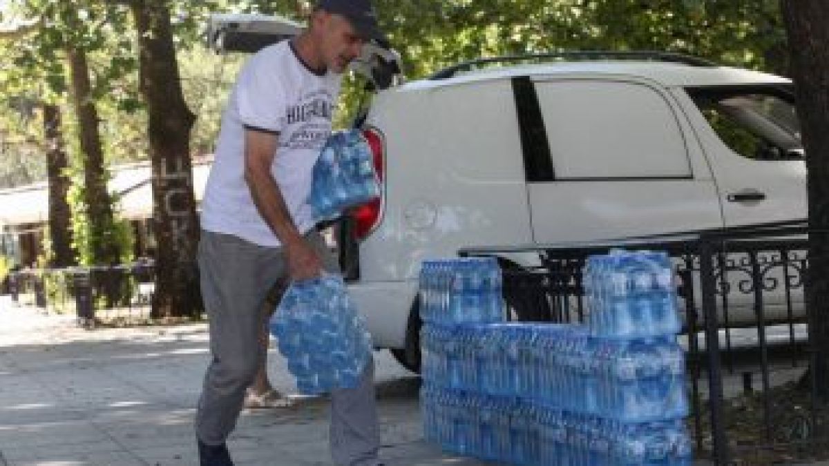 София се пържи днес, раздават минерална вода против жегата