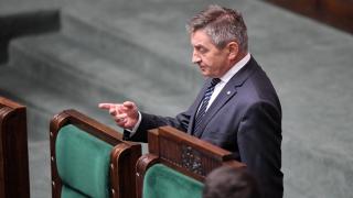 Безплатно возене с държавни самолети изяде главата на шефа на полския парламент 