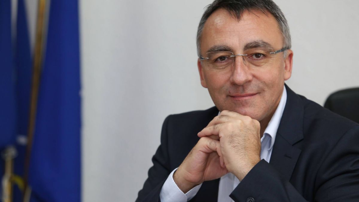 Диян Стаматов: Екип от трима специалисти да издирва бягащите от клас