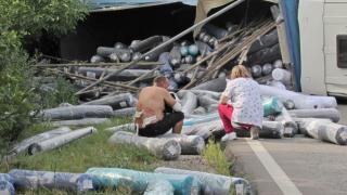 Пиян украински шофьор направи голямо мазало с ТИР-а си! СНИМКИ