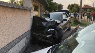 Първо в БЛИЦ: Много пиян цигански баровец се помля с мерцедес СНИМКИ