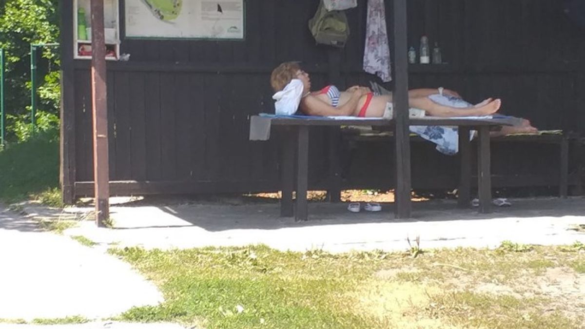 Софиянци изтрещяха и почнаха да се разсъбличат голи! СНИМКИ 18+