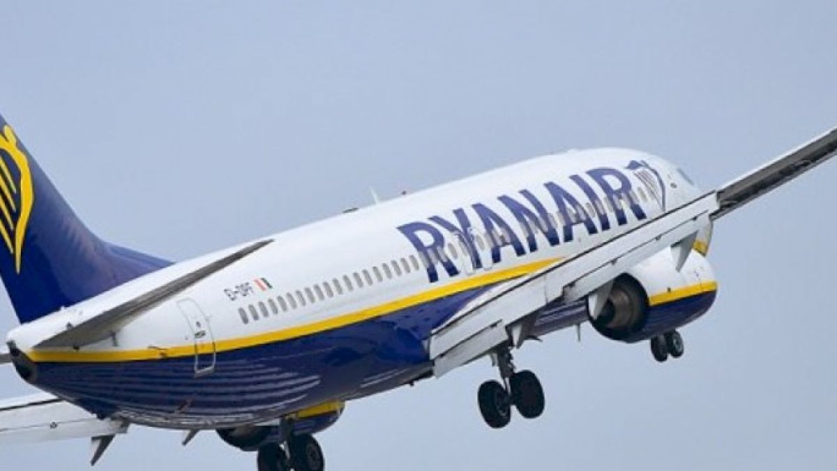 Само в БЛИЦ! Огромен кошмар с българи в самолет на Ryanair за София! 