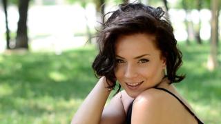 Вижте коя наша актриса мина тайно под венчило