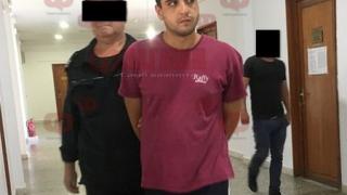 Майката на Валери, заплашвал деца с брадва, кълне грозно в съда