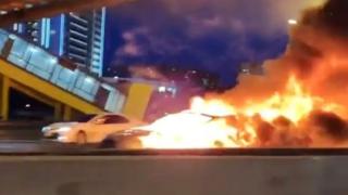  "Тесла" с банкер зад волана се взриви в Москва ВИДЕО