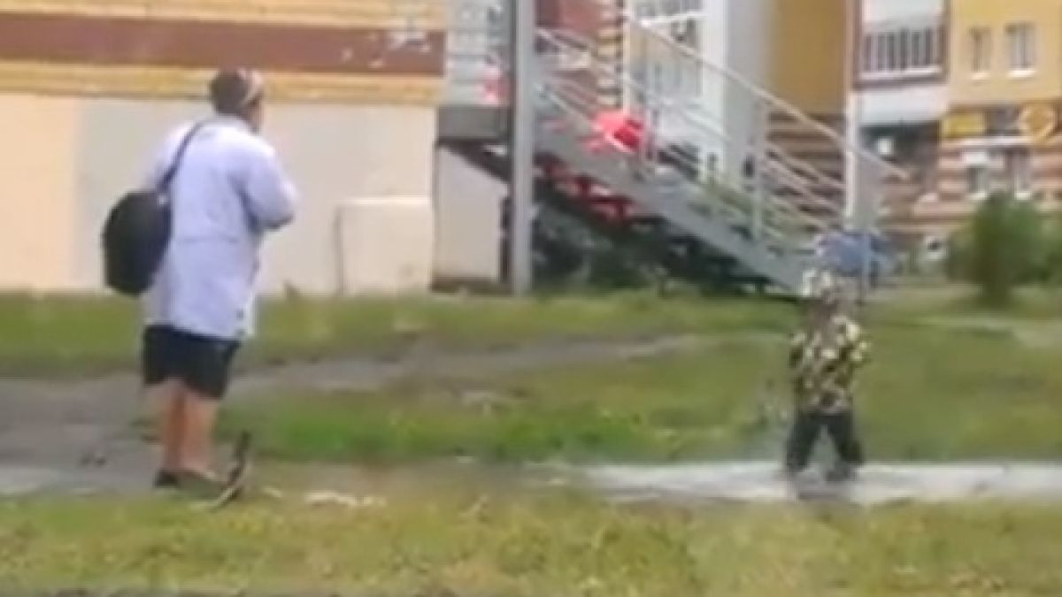 ВИДЕО с баба и внуче ще ви умили до сълзи 