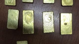 Рускиня шокира с това, което набута под стелките на маратонките си СНИМКА